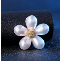 XSB298 - Fashionable Pearl Flower Brooch